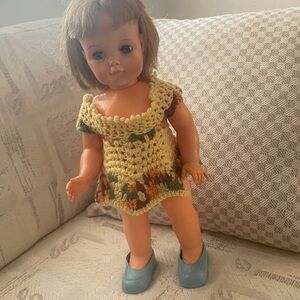 Vintage Goody Two Shoes with Blue original Shoes (right one slit) Ideal Toy 1965